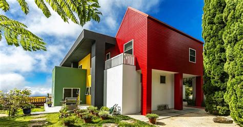 ettore sottsass-designed maui retreat is memphis through and through