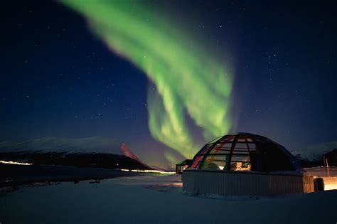 Sleep under the northern lights in a glass igloo - Lyngen North