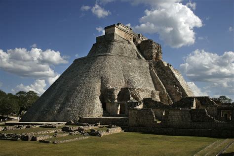 Ancient Mayan Architecture - Temples and Palaces