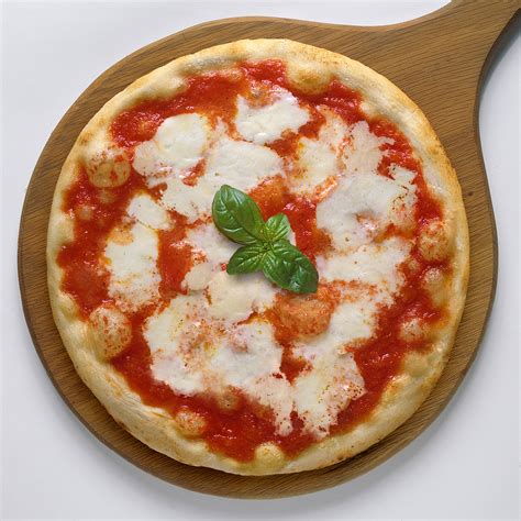 Pizza Margherita Recipe — Dishmaps