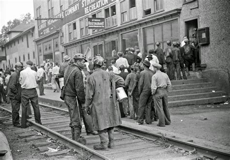 Payday, coal mining town, Omar, West Virginia, September 1938 ...