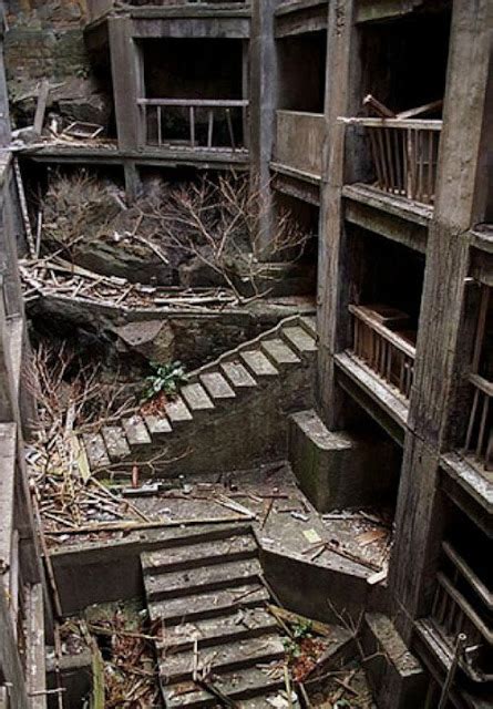 H.I.A.T. - Hey, I abandoned that!: Hashima Island, Japan`s Abandoned City