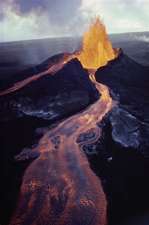 kilauea-volcano-erupting - Hawaii Pictures - Hawaii - HISTORY.com