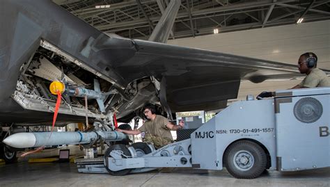 DVIDS - Images - F-22 weapons load competition [Image 15 of 23]