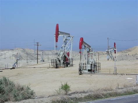 CA Permits To Drill New Oil Production Wells Rose 160%, While New Wells Actually Drilled Plummet