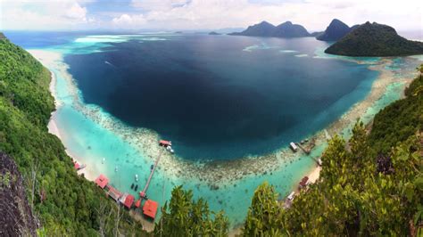 Bohey Dulang Island Hiking