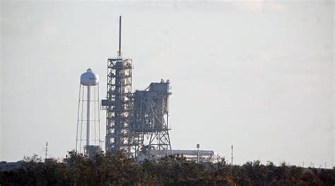 First SpaceX Falcon 9 Erected at Historic Launch Pad 39A for Feb. 18 Blastoff - Universe Today