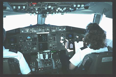 Jet Airlines: Boeing 757 cockpit