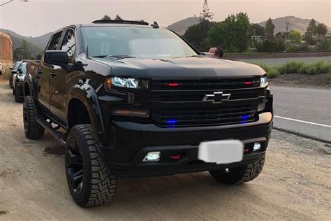 Chevy Silverado Uses Police Lights to Circumvent Traffic, Gets Busted