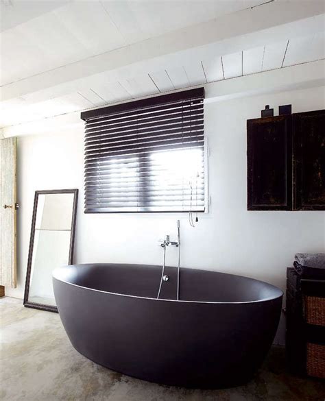 Dark Water: 10 Modern Black Bathtubs - Remodelista