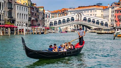 How to Get Around in Venice (gondola, vaporetto ferry, water taxi ...