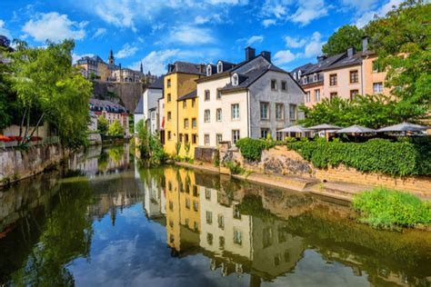 Luxembourg travel guide - World in maps