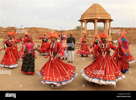 India Rajasthan Jaisalmer Desert Festival dancers Stock Photo - Alamy