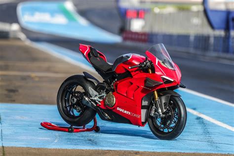 Ducati Panigale V4 R specs, 0-60, quarter mile - FastestLaps.com