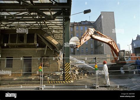 Fall of the Berlin Wall, demolition at "Checkpoint Charlie", Berlin, Germany Stock Photo - Alamy