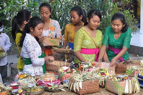 Hari Raya Saraswati – Ubud Community