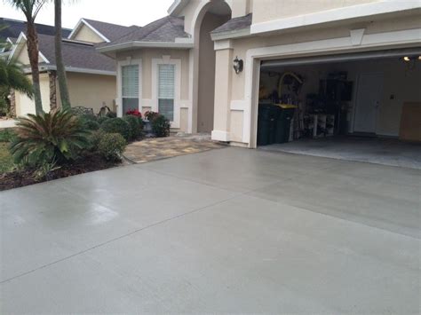 How To Paint A Concrete Driveway - Agepedia