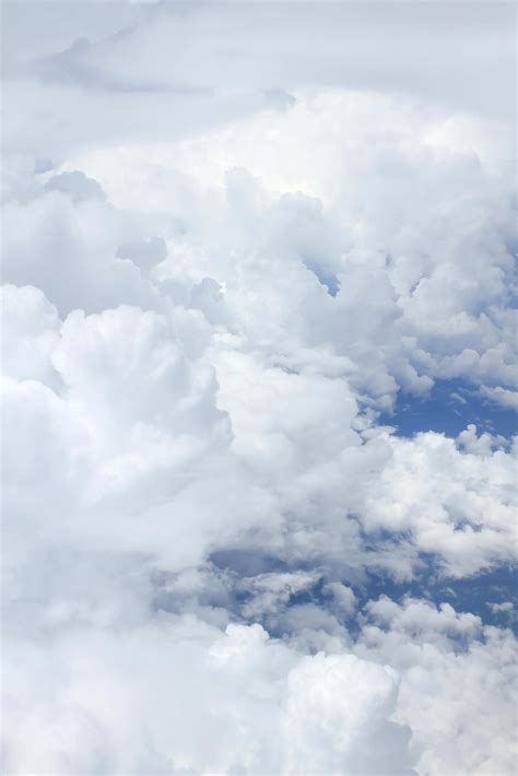 Airplane above clouds 10418518 Stock Photo at Vecteezy