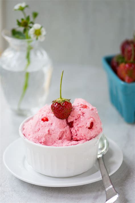 Maple Sweetened Strawberry Ice Cream - Queen of My Kitchen