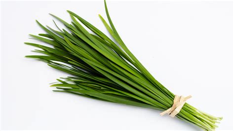 Chives Vs Scallions: What's The Difference?