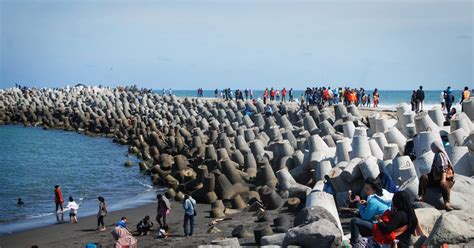 Pantai Glagah: Rute Menuju Lokasi, Harga Tiket Masuk & Foto