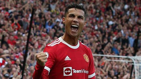 Cristiano Ronaldo strikes twice on return as Manchester United down Newcastle to go top - Eurosport