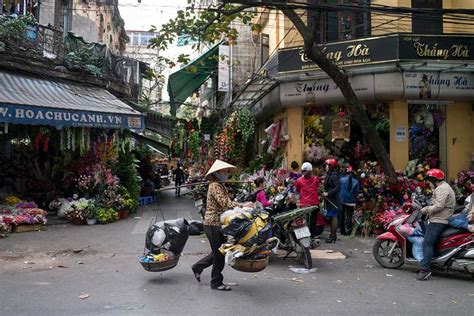 Hanoi: museums, street food and flowers everywhere | Peeking Duck