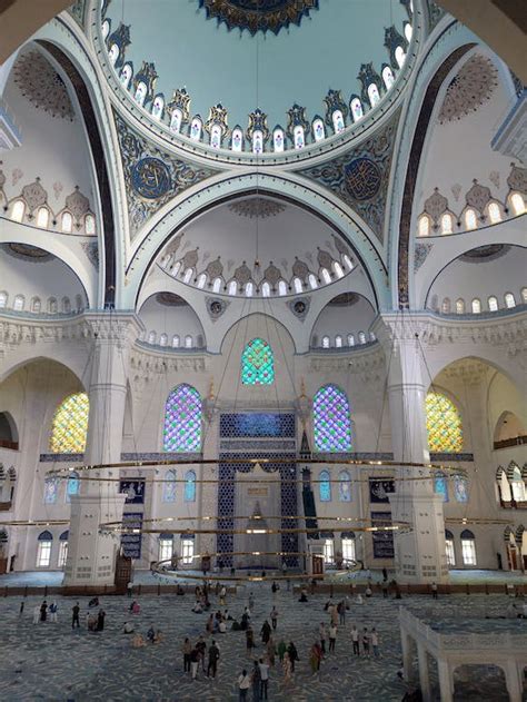 Ornamented Interior of Camlica Mosque in Istanbul · Free Stock Photo