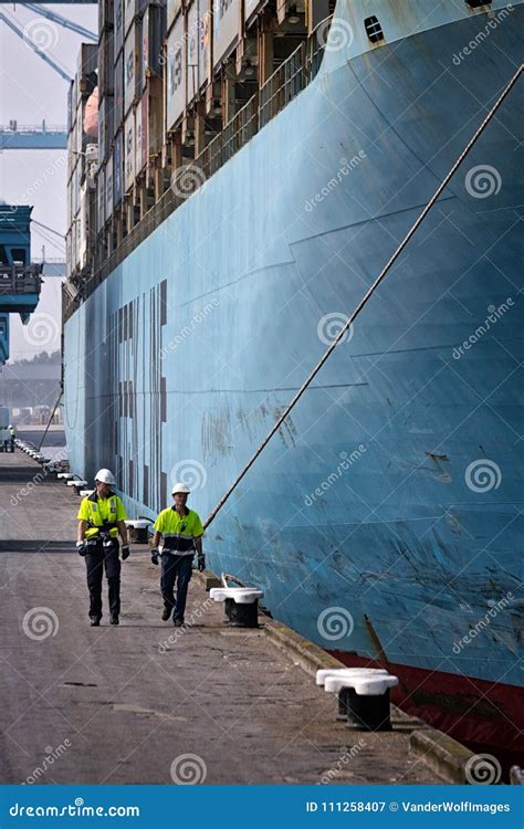 Dock Workers Shipping Port Ship Editorial Photography - Image of commerce, container: 111258407