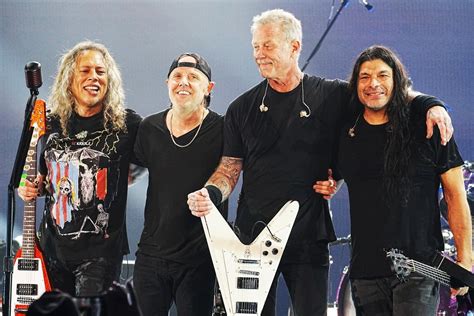 10 Best Metallica Songs of All Time - Singersroom.com