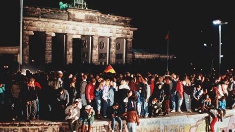 The rise and accidental fall of the Berlin Wall | Hub