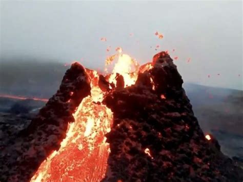 Amazing Drone Footage Of A Volcano Erupting In Iceland Is The Coolest ...