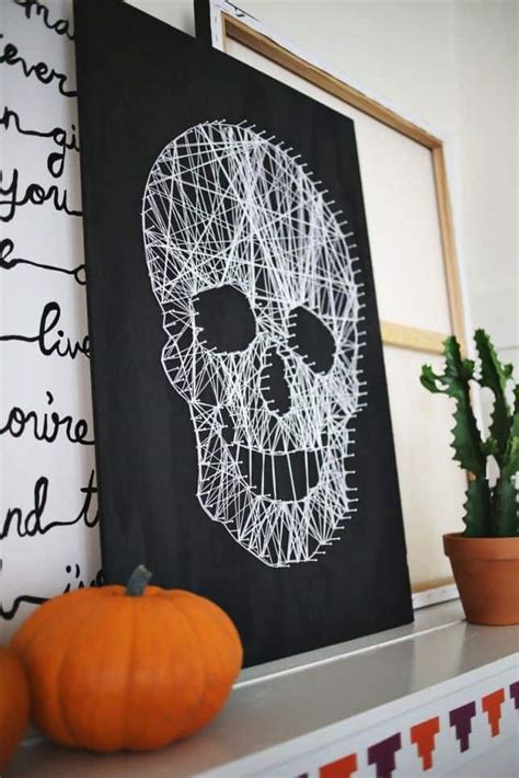 15 DIY Halloween Canvas Crafts