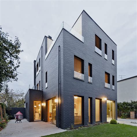 Modern black brick house (5 Photos) - Dwell