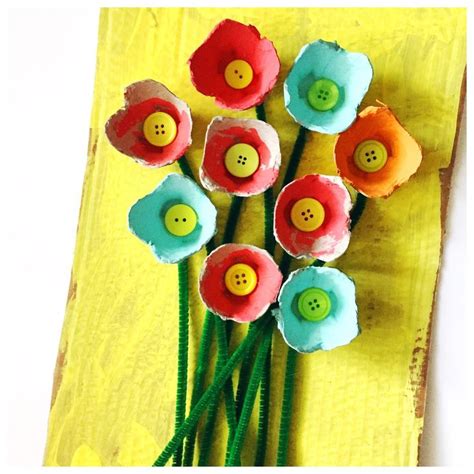 EGG CARTON FLOWERS | Egg carton crafts, Egg carton flowers, Recycled ...