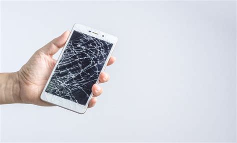 global | Top 8 Risk of Using a Cracked Phone Screen-Carlcare