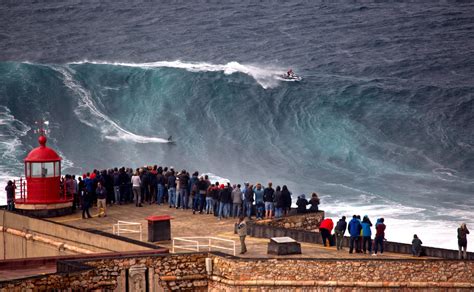 Surf - cette semaine, les vagues dantesques de Nazaré étaient de retour