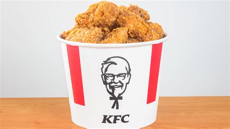 How Wendy's Founder Helped Create KFC's Iconic Chicken Bucket