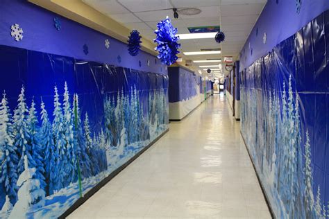 line the hallways... | School hallway decorations, Christmas hallway ...