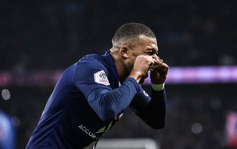 PSG-OM : Que signifie la célébration de Kylian Mbappé ? - Passe D