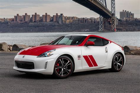 How Does the New 2023 Nissan Z Compare to the Old 2020 Nissan 370Z?