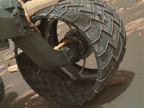 Tough life on Mars: Curiosity rover’s wheels battered by red planet (PHOTOS) — RT Viral