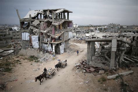 Gaza Strip Economy on ‘Verge of Collapse,’ World Bank Says - The New York Times