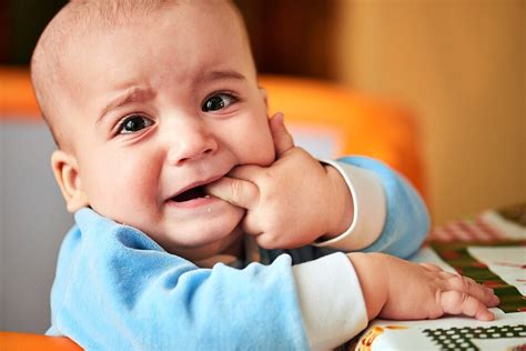 Teething in Babies: Symptoms and Tips