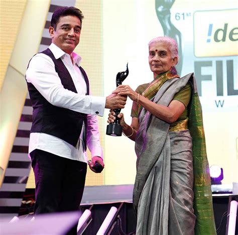 Kamal Hassan at Film Fare Awards 2014 South | Veethi