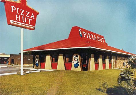 [B!] #TBT: THE STORY OF PIZZA HUT’S RED ROOF