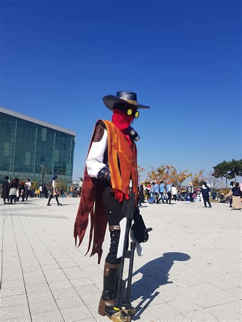 High Noon Jhin cosplay : r/leagueoflegends