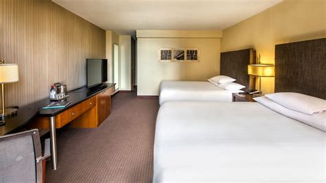 Spacious Hotel Suites in Downtown Chicago | Hyatt Regency Chicago