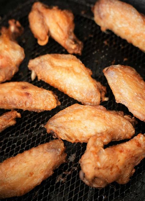 Air Fryer Chicken Wings (SUPER CRISPY!) (VIDEO) - CJ Eats Recipes