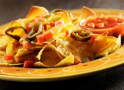 How to Make Nachos With Your Favorite Toppings